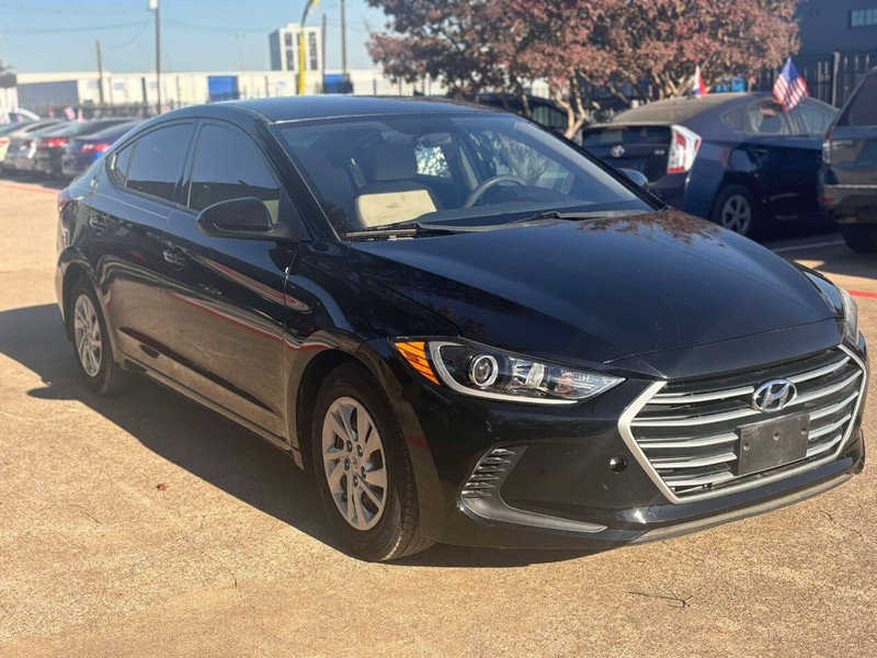 Hyundai Elantra Vehicle Full-screen Gallery Image 02