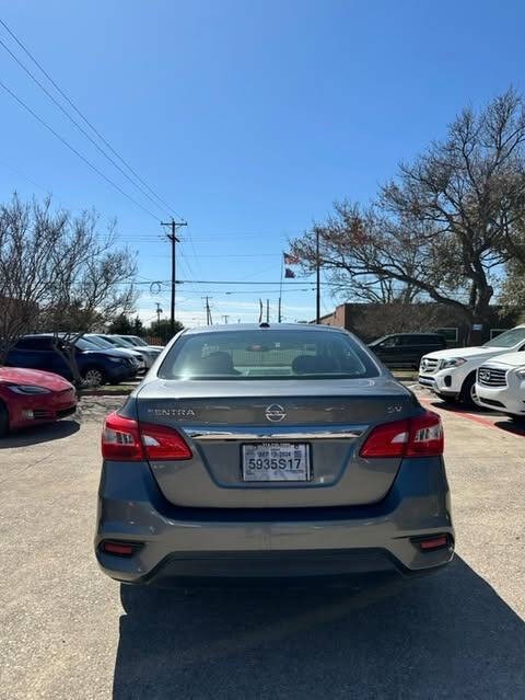 Nissan Sentra Vehicle Full-screen Gallery Image 03