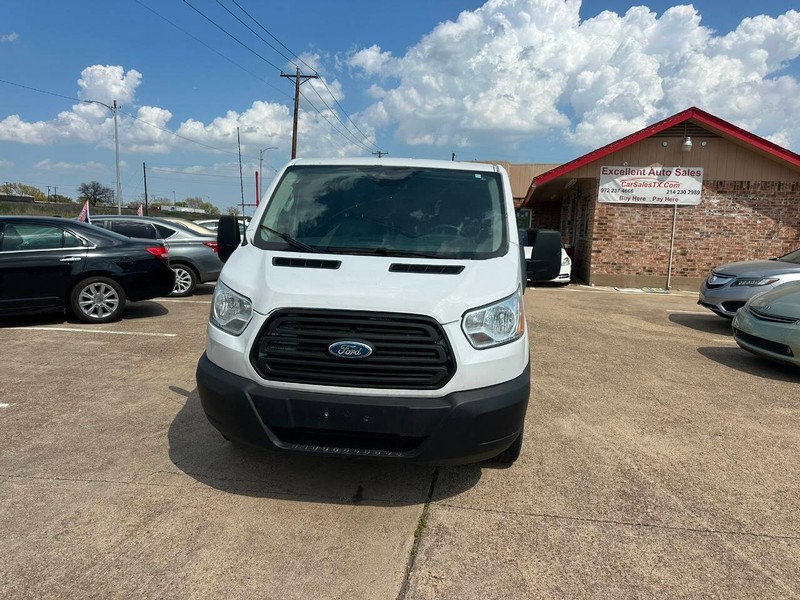 Ford Transit Wagon Vehicle Full-screen Gallery Image 01