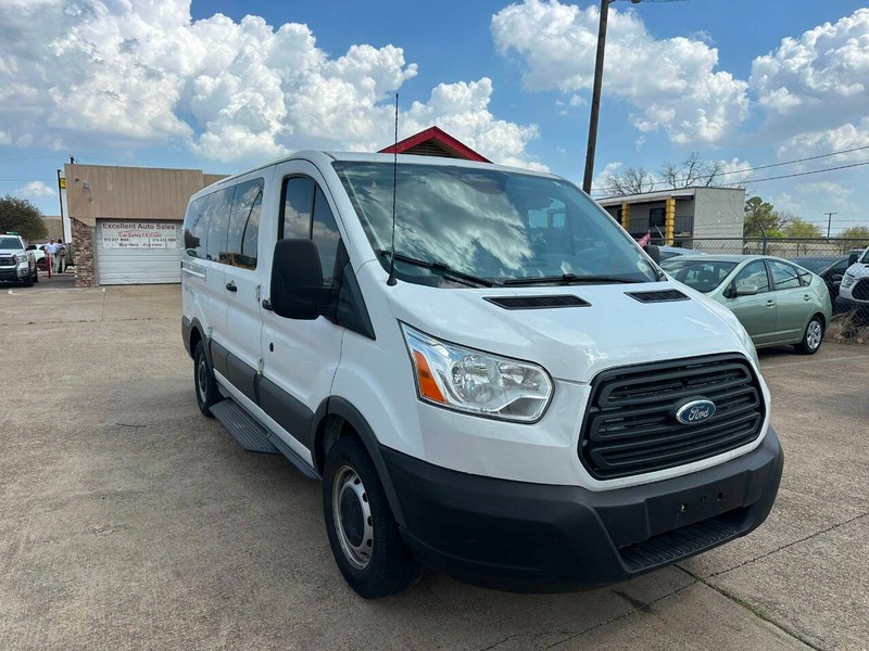 Ford Transit Wagon Vehicle Full-screen Gallery Image 02