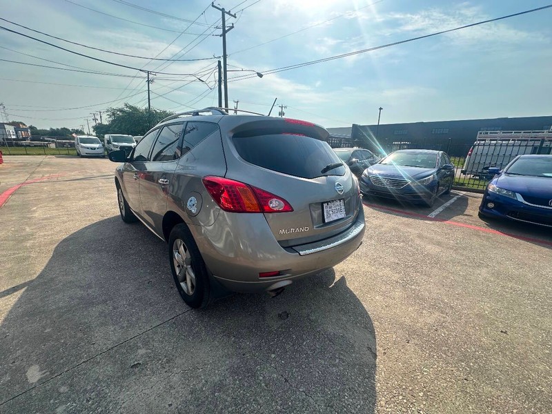 Nissan Murano Vehicle Full-screen Gallery Image 03