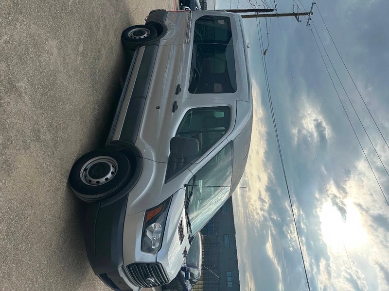 Ford Transit Van Vehicle Full-screen Gallery Image 03