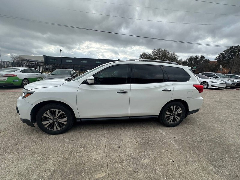 Nissan Pathfinder Vehicle Full-screen Gallery Image 03