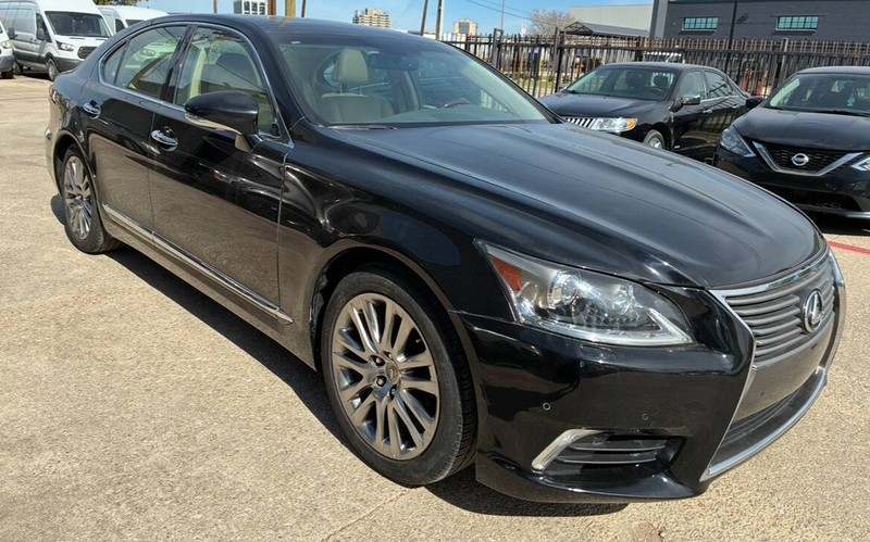 Lexus LS 460 Vehicle Full-screen Gallery Image 02