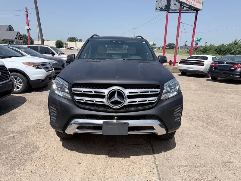 Mercedes-Benz GLS Vehicle Full-screen Gallery Image 01