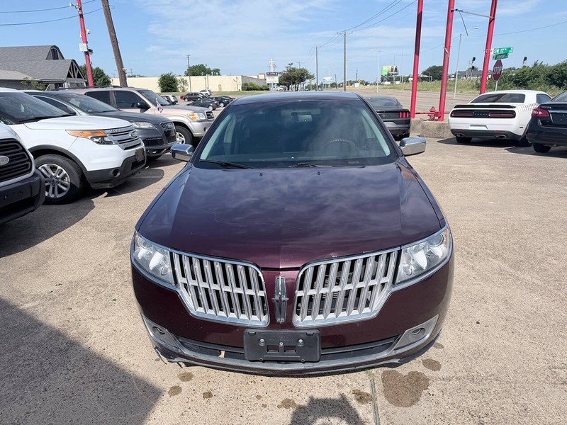 Lincoln MKZ Vehicle Full-screen Gallery Image 02