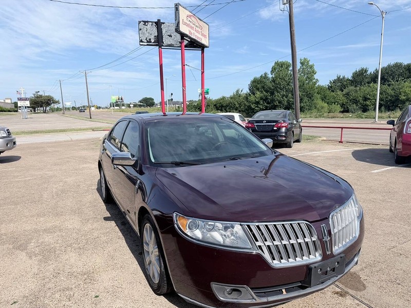 Lincoln MKZ Vehicle Full-screen Gallery Image 03