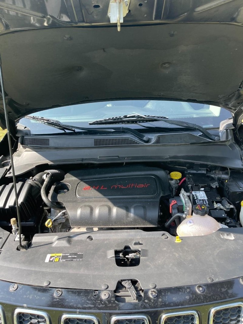 Jeep Compass Vehicle Full-screen Gallery Image 07