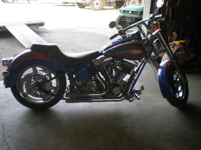 Harley-Davidson Softail Custom Vehicle Full-screen Gallery Image 02