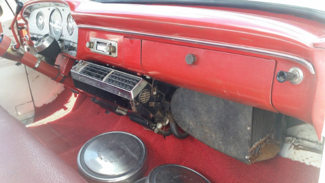 Ford F-100 Vehicle Full-screen Gallery Image 03