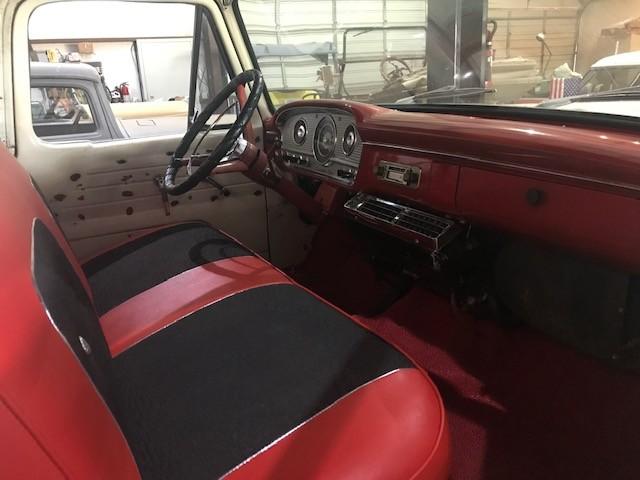 Ford F-100 Vehicle Full-screen Gallery Image 05