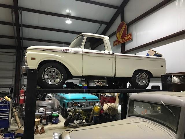 Ford F-100 Vehicle Full-screen Gallery Image 07