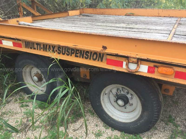 Econoline Backhoe Pro 12 ton Vehicle Full-screen Gallery Image 03
