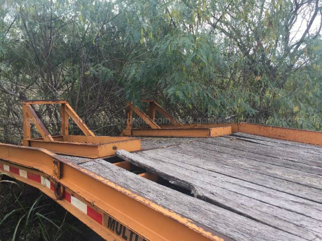 Econoline Backhoe Pro 12 ton Vehicle Full-screen Gallery Image 04