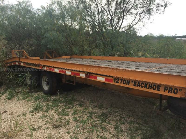Econoline Backhoe Pro 12 ton Vehicle Full-screen Gallery Image 05