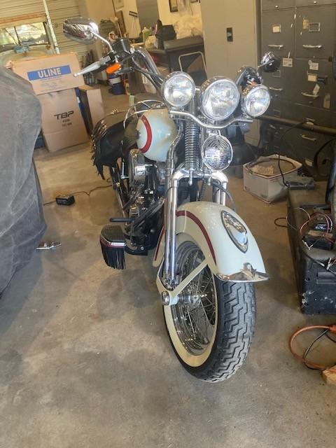 Harley-Davidson FLSTSI Heritage Springer Vehicle Full-screen Gallery Image 04