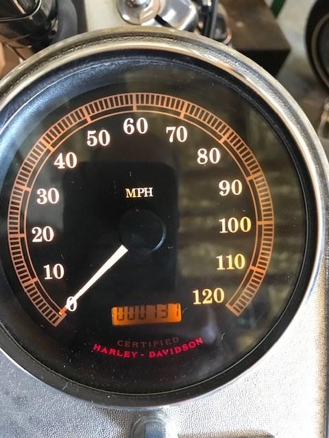 Harley-Davidson FLSTSI Heritage Springer Vehicle Full-screen Gallery Image 06