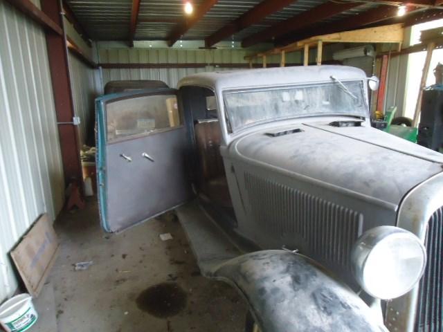 Plymouth PB Coupe Vehicle Full-screen Gallery Image 02