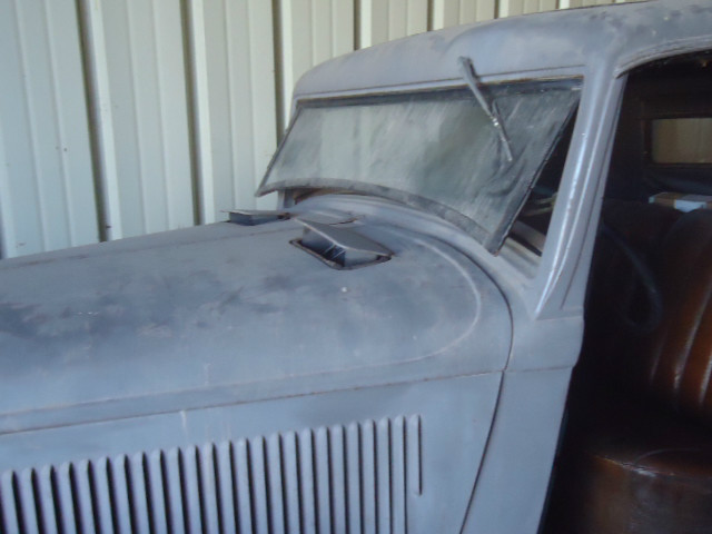 Plymouth PB Coupe Vehicle Full-screen Gallery Image 04