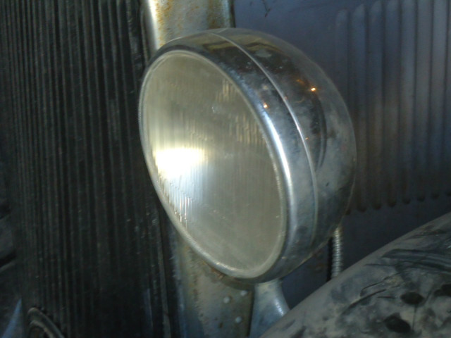 Plymouth PB Coupe Vehicle Full-screen Gallery Image 08