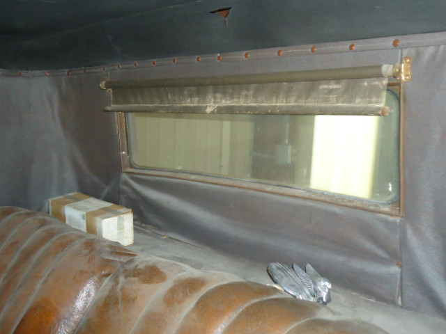 Plymouth PB Coupe Vehicle Full-screen Gallery Image 10