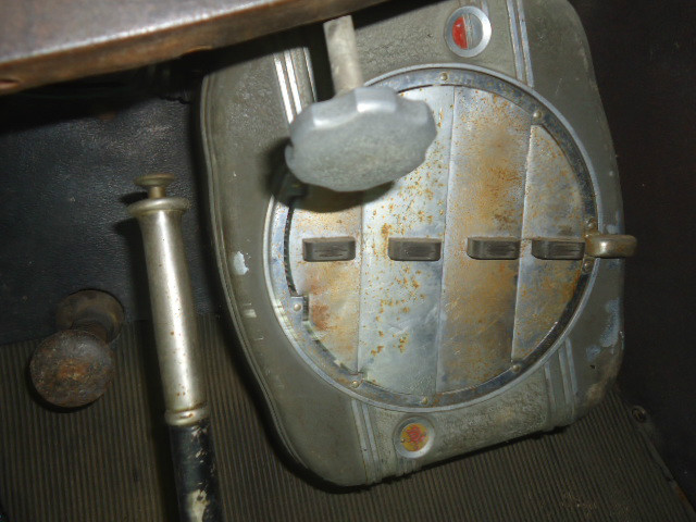 Plymouth PB Coupe Vehicle Full-screen Gallery Image 11