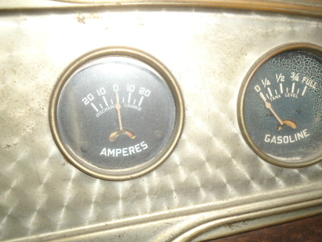 Plymouth PB Coupe Vehicle Full-screen Gallery Image 15