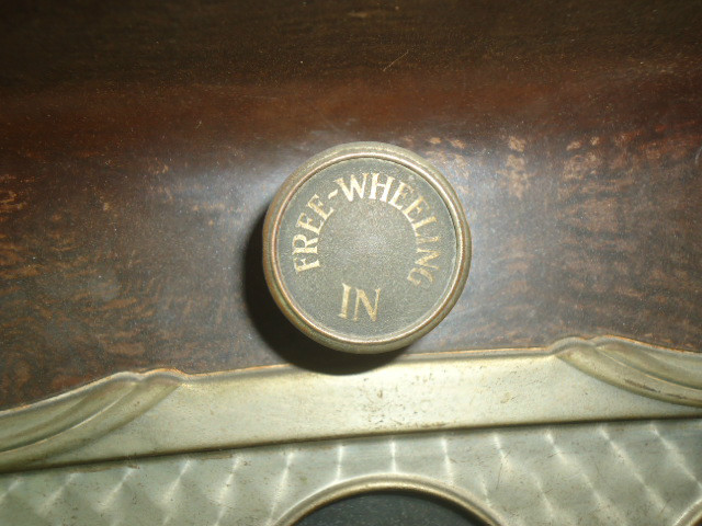 Plymouth PB Coupe Vehicle Full-screen Gallery Image 16