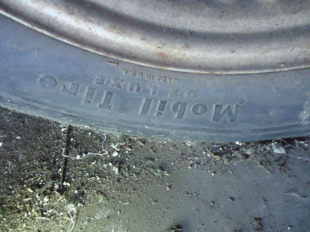 Plymouth PB Coupe Vehicle Full-screen Gallery Image 21