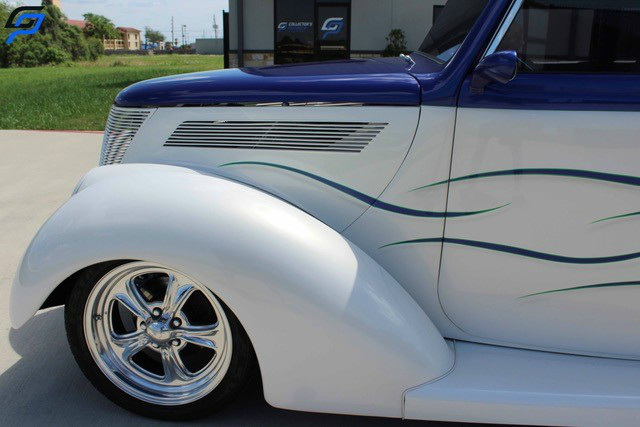 Ford Convertible Sedan Vehicle Full-screen Gallery Image 02