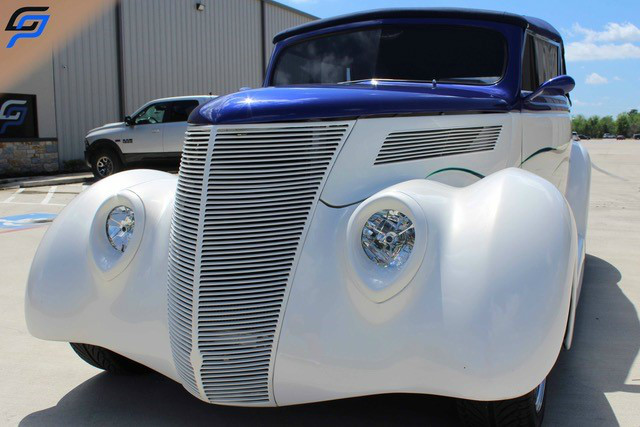 Ford Convertible Sedan Vehicle Full-screen Gallery Image 03