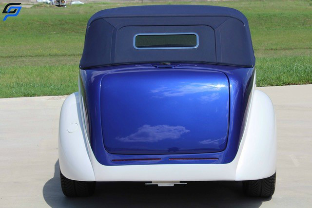 Ford Convertible Sedan Vehicle Full-screen Gallery Image 06