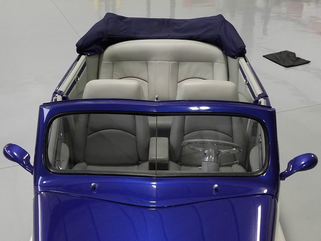 Ford Convertible Sedan Vehicle Full-screen Gallery Image 10