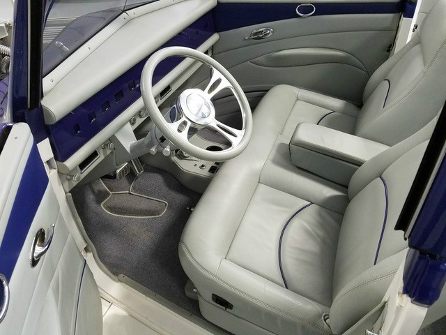 Ford Convertible Sedan Vehicle Full-screen Gallery Image 12