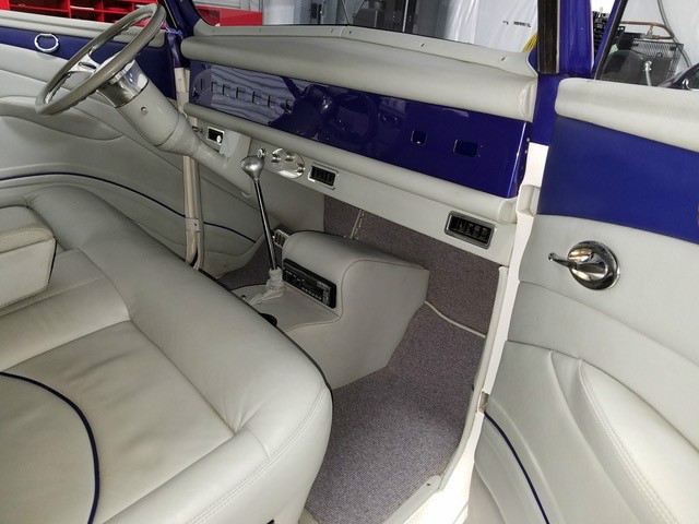 Ford Convertible Sedan Vehicle Full-screen Gallery Image 19