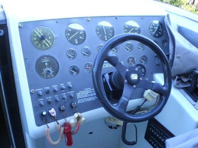 Chris Craft Stinger 375 Vehicle Full-screen Gallery Image 07