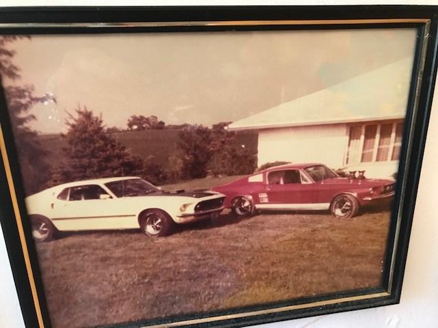 Ford Mustang Vehicle Full-screen Gallery Image 04