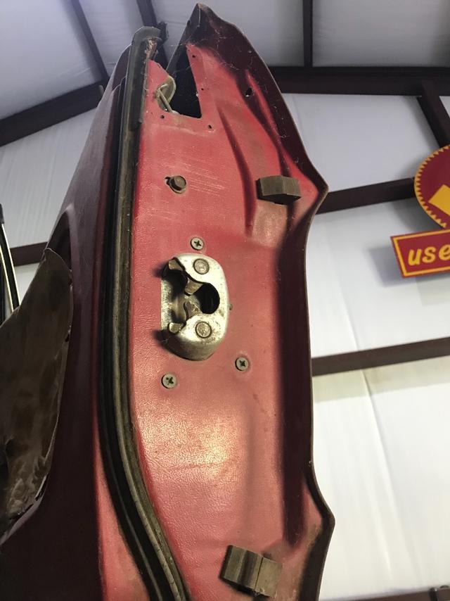 Ford Mustang Vehicle Full-screen Gallery Image 26