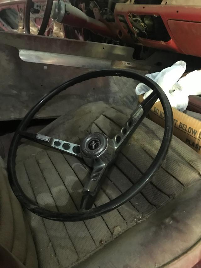 Ford Mustang Vehicle Full-screen Gallery Image 29