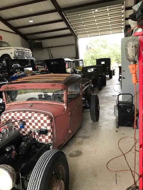 Ford 1/2 Ton Trucks Vehicle Full-screen Gallery Image 04