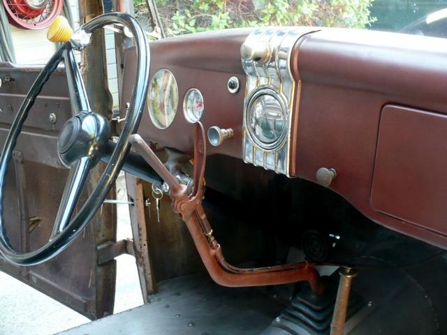 Ford 1/2 Ton Trucks Vehicle Full-screen Gallery Image 07