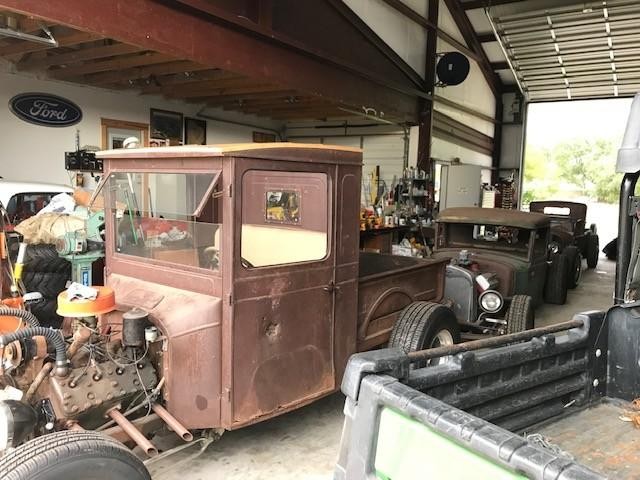 Ford 1/2 Ton Trucks Vehicle Full-screen Gallery Image 02