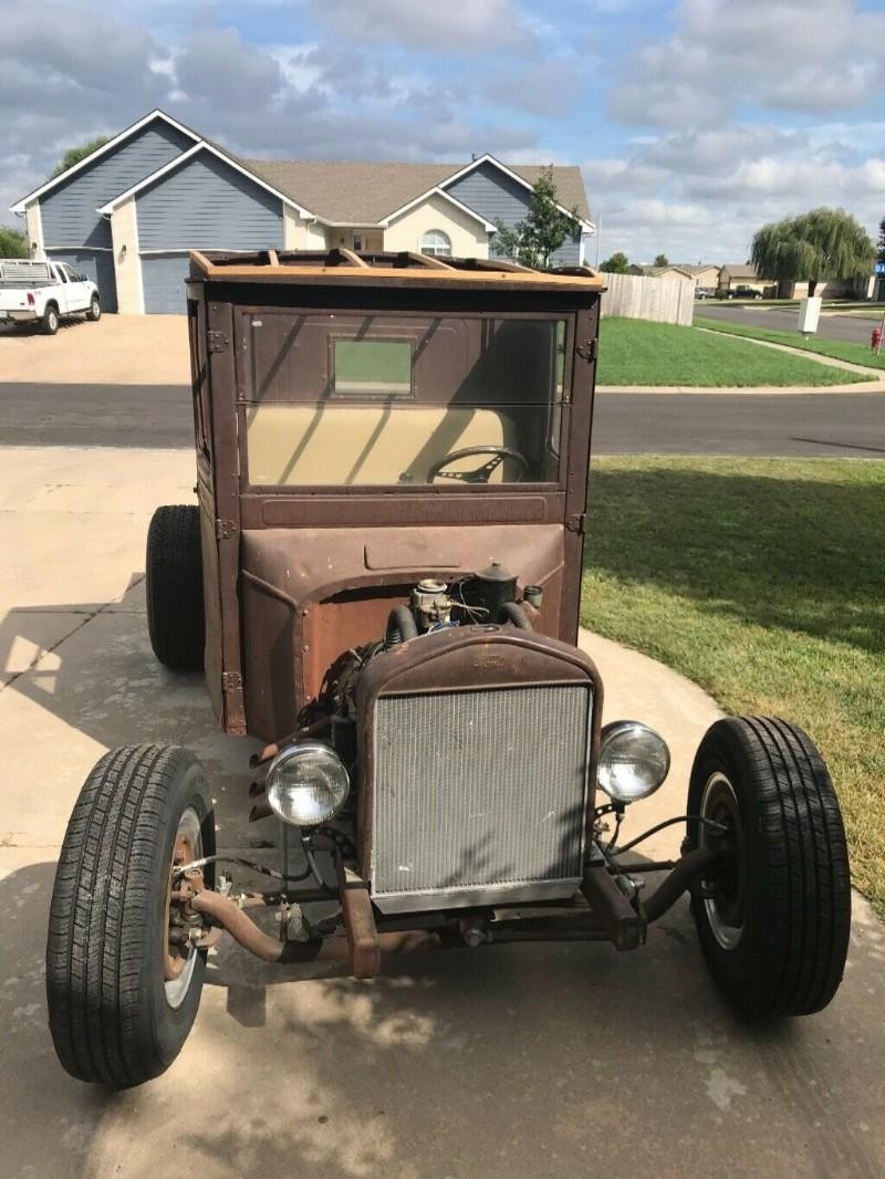 Ford 1/2 Ton Trucks Vehicle Full-screen Gallery Image 03