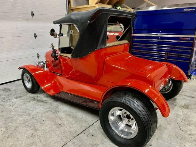 Ford Model T Vehicle Full-screen Gallery Image 02