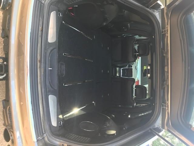 Jeep Grand Cherokee Vehicle Full-screen Gallery Image 04