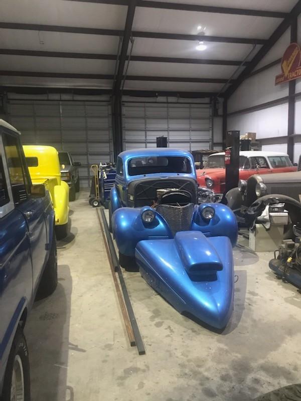 Chevrolet Deluxe Vehicle Full-screen Gallery Image 02