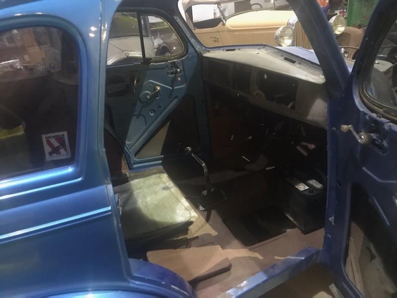 Chevrolet Deluxe Vehicle Full-screen Gallery Image 06