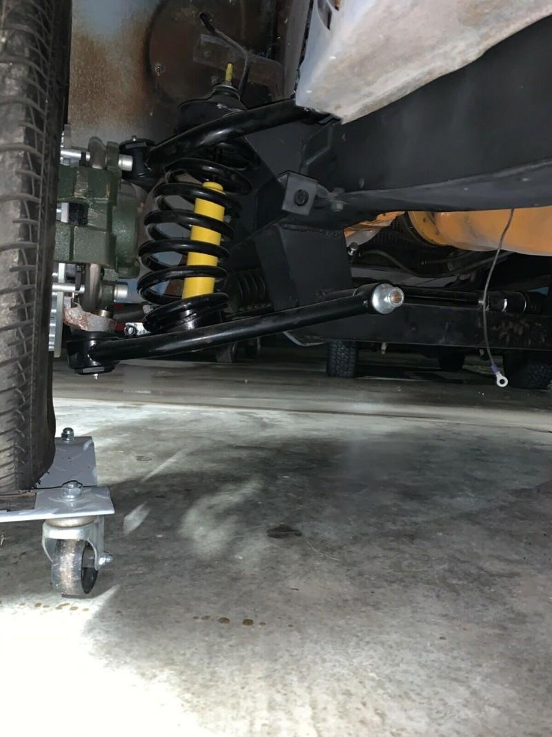 Chevrolet Deluxe Vehicle Full-screen Gallery Image 08