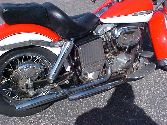 Harley-Davidson FLH Electra Glide Vehicle Full-screen Gallery Image 03