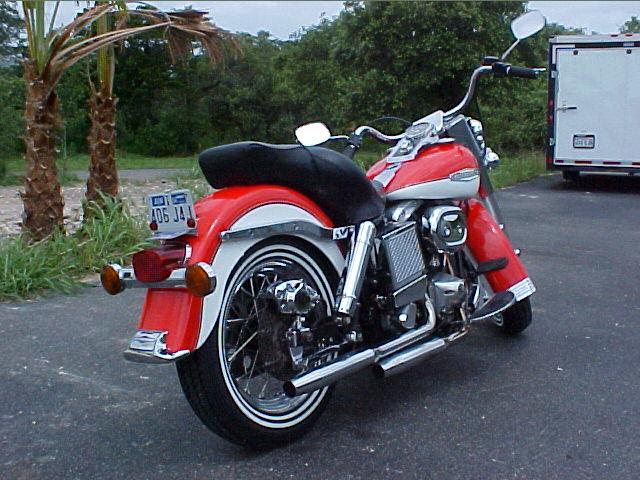 Harley-Davidson FLH Electra Glide Vehicle Full-screen Gallery Image 08